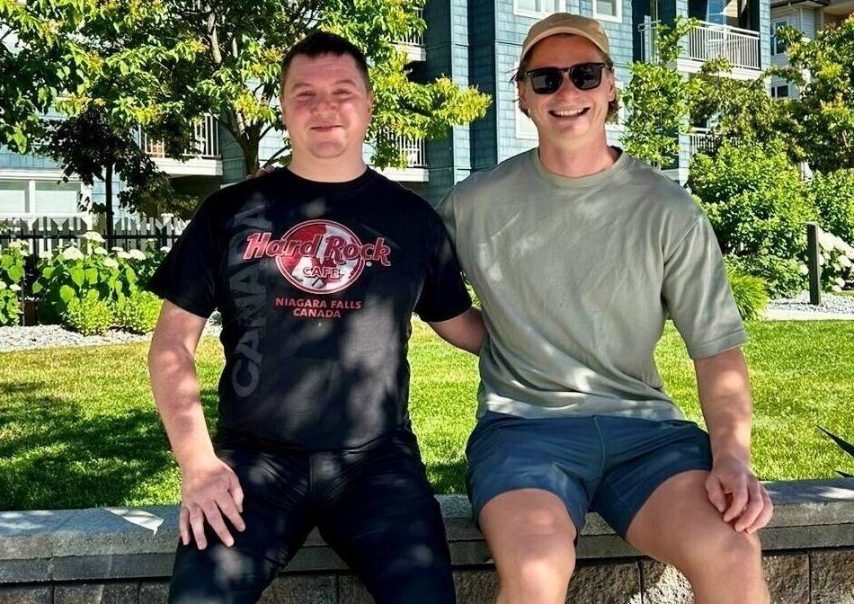 Spontaner Besuch aus Düsseldorf: Warum sich Kristian Blumenschein in seinem Heimaturlaub mit DEG-Fans traf