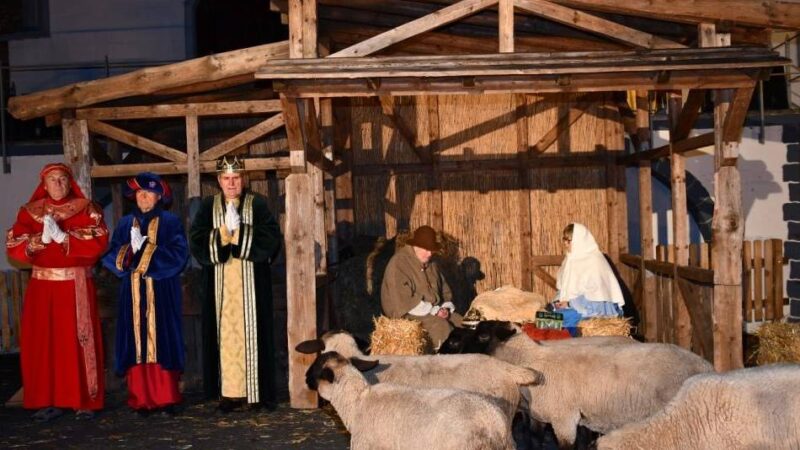 Vorstellungen auf der Freilichtbühne in Zons: Stellvertretende Landrätin Schirmherrin der Lebenden Krippe