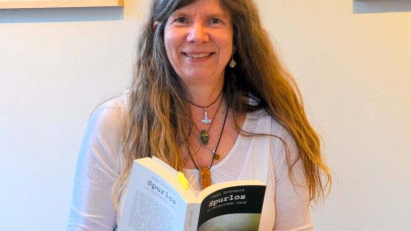 Sandra Grünwald feiert Premiere in Hilden: Krimi-Autorin liest im „Café TimeOut“ aus ihrem Buch