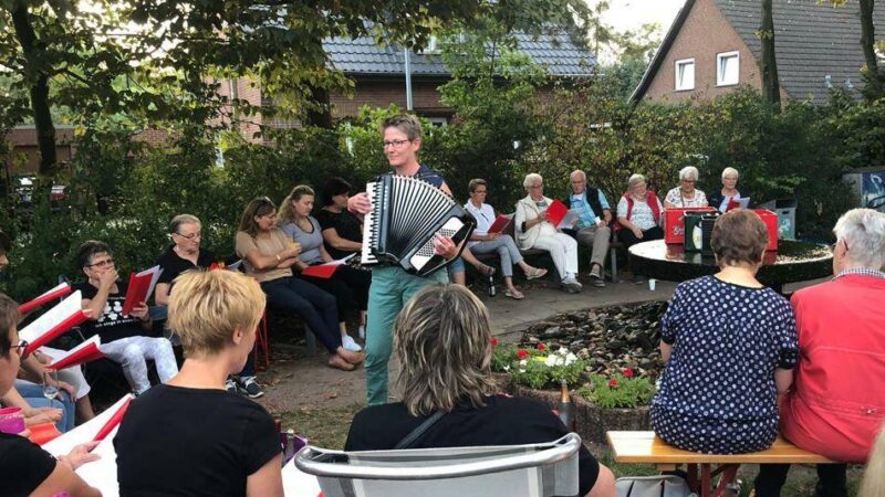 Musikfest im Rheinberger Norden: Chor Da Capo singt am Borther Wappenbaum