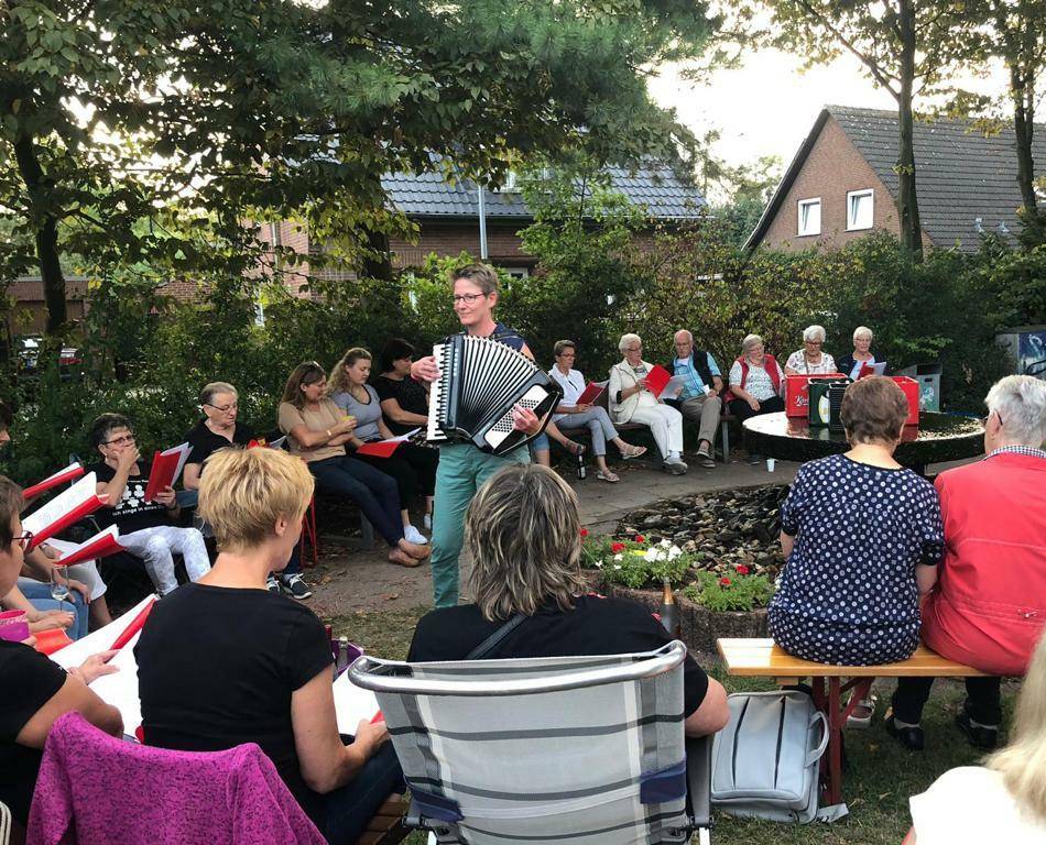 Musikfest im Rheinberger Norden: Chor Da Capo singt am Borther Wappenbaum
