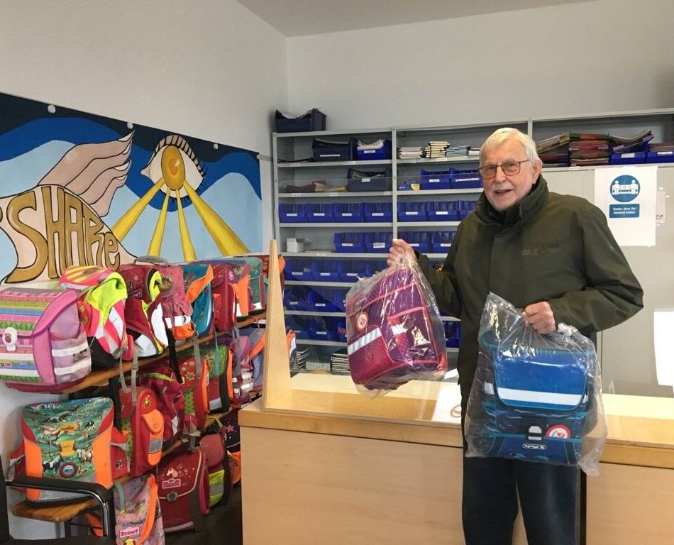 Am Bahnhof: Tafel Geldern öffnet für Schulbeginn das Materiallager
