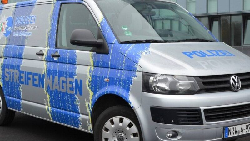 Langenfeld: Polizei lädt zu Gesprächen am „Streifen“-Wagen ein
