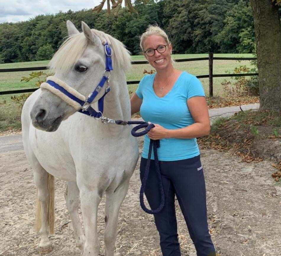 Direkt am Reichswald: Neue Reitschule in Kleve – Lea Heuvels startet am Reitstall Cluse durch