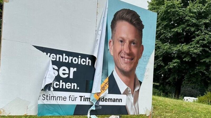 Politiker in Grevenbroich schockiert: „Angriff auf die Demokratie“ – Mehrere Hassparolen auf Wahlplakaten