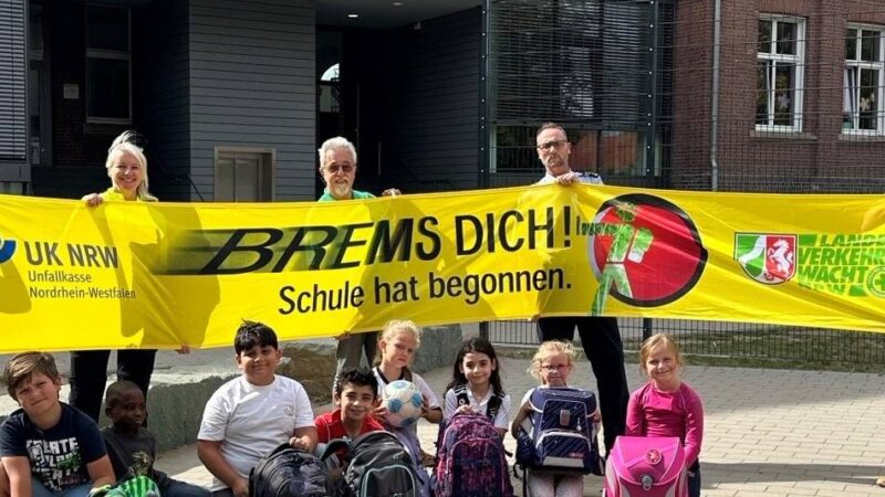 Banneraktion und Schwerpunktkontrolle: „Brems Dich! Schule hat begonnen“ – Polizei zeigt zum Schulstart Präsenz