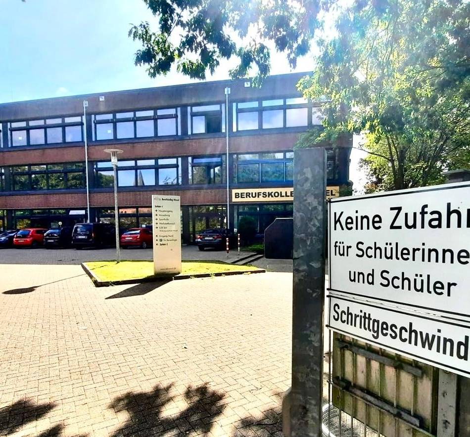 Lehrerin über 15 Jahre krankgeschrieben: „Gravierendes Fehlverhalten“ in Behörde – Ministerin Feller will Disziplinarverfahren