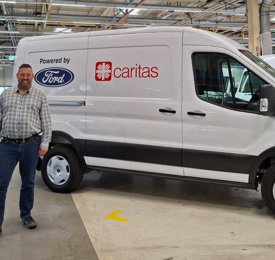 Unterstützung für soziale Arbeit: Neuer E-Transporter für die Caritas Geldern-Kevelaer