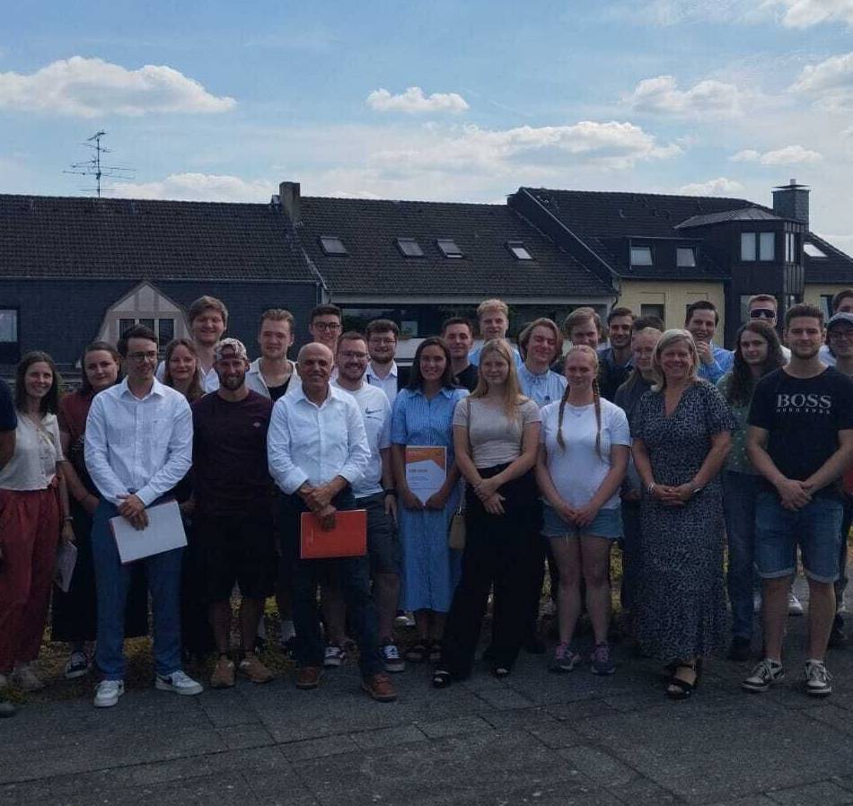 Lossprechung der Tischler in Hilden: Mit Kreativität und Fleiß zum Gesellenbrief