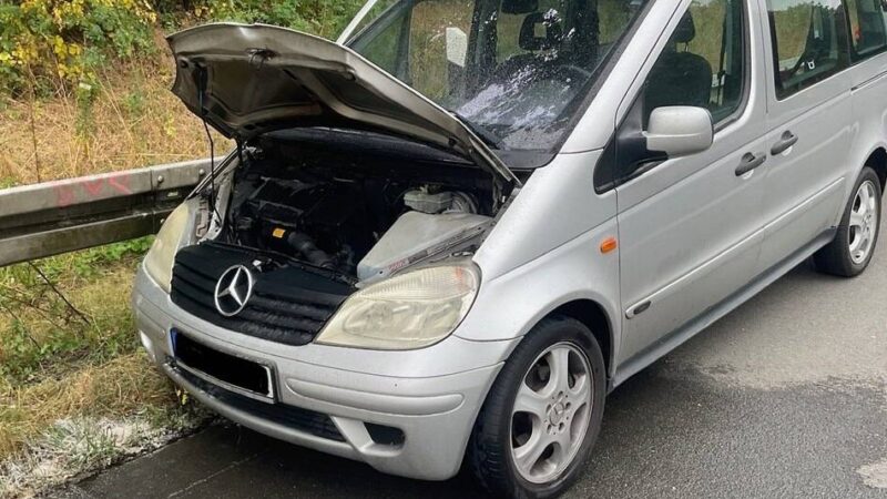 Feuerwehr Alpen erhält Unterstützung von Kollegen: Auto brennt auf der A57