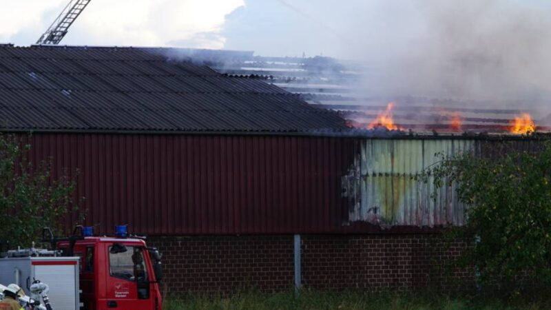 Großfeuer in Schwalmtal-Dilkrath: 150 Einsatzkräfte bezwangen Brand eines Reifenlagers
