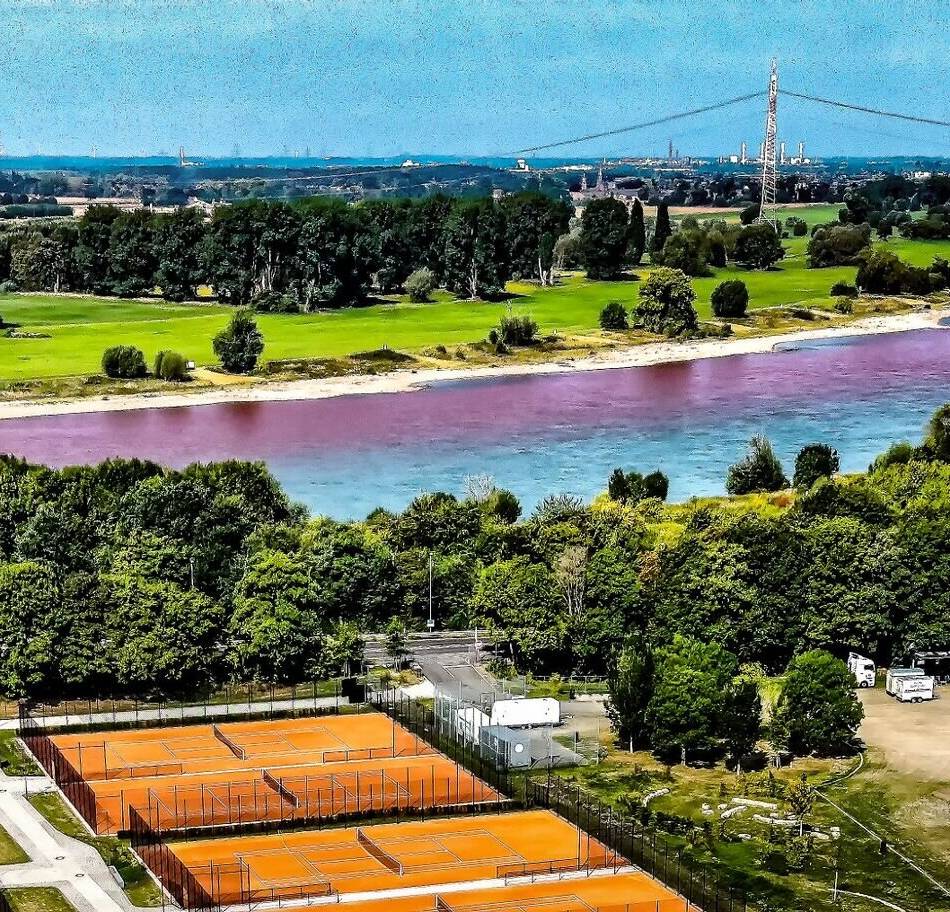 Keine Gefahr für die Umwelt: Warum der Rhein in Monheim heute rot ist