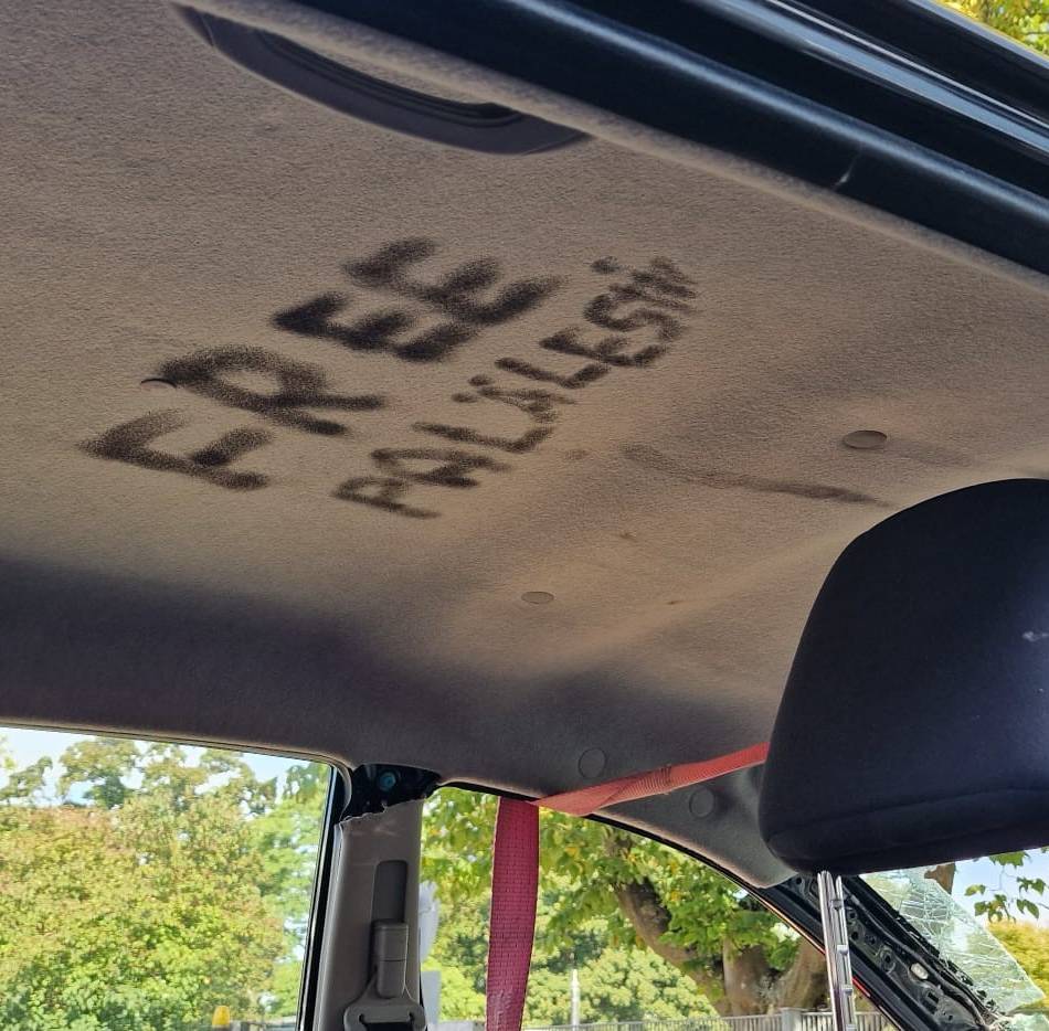 Beim Tag der offenen Tür der Feuerwehr Hilden: Politische Botschaft im Dachhimmel versteckt