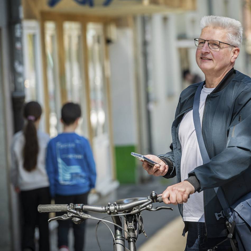 Wenn das Geld plötzlich knapp wird: Neuer Service für Ältere und Kranke: Hausbesuch vom Schuldenberater