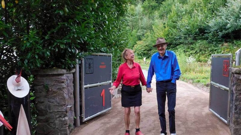 Aus der Hand des NRW-Ministerpräsidenten: Landesverdienstorden für Wicze Braun und Wolfgang Brudes