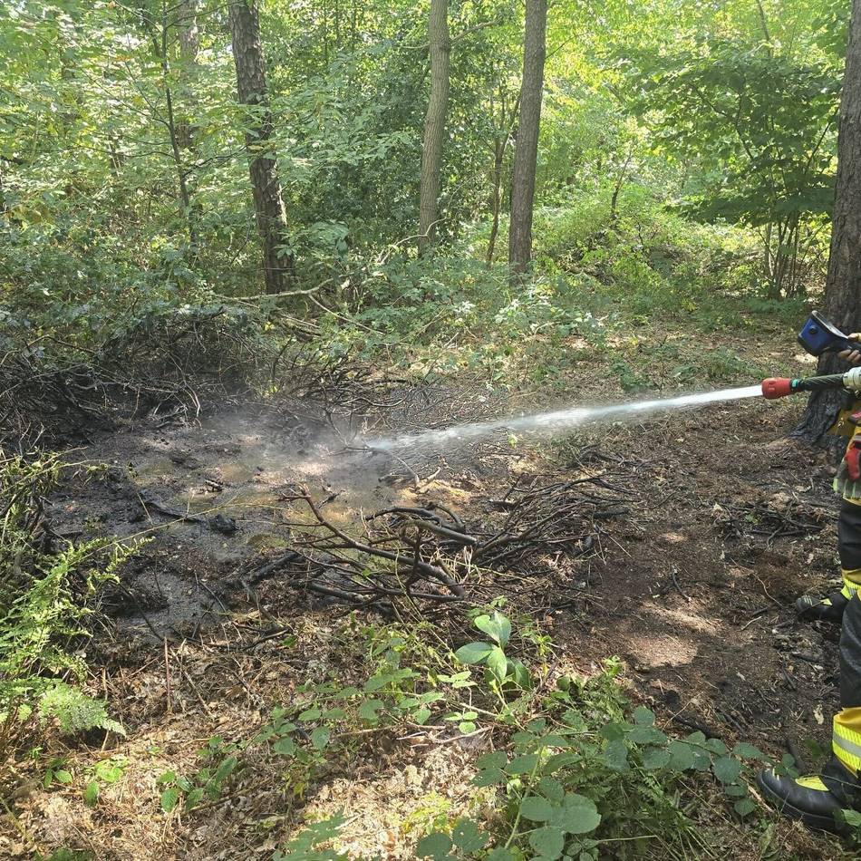 Polizei und Feuerwehr gehen von Brandstiftung aus: Serie von Bränden in Herongen reißt nicht ab