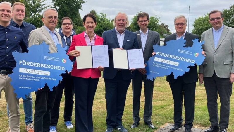 Aufwertung des ländlichen Raums: Ministerin Gorißen überreicht Förderbescheide in Kranenburg
