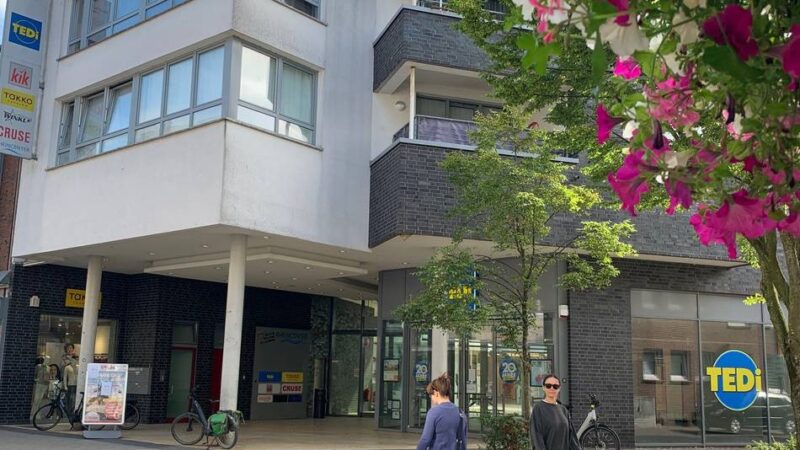Emmerich : Das Warten hat ein Ende – zögerlicher Neustart im Rheinparkcenter