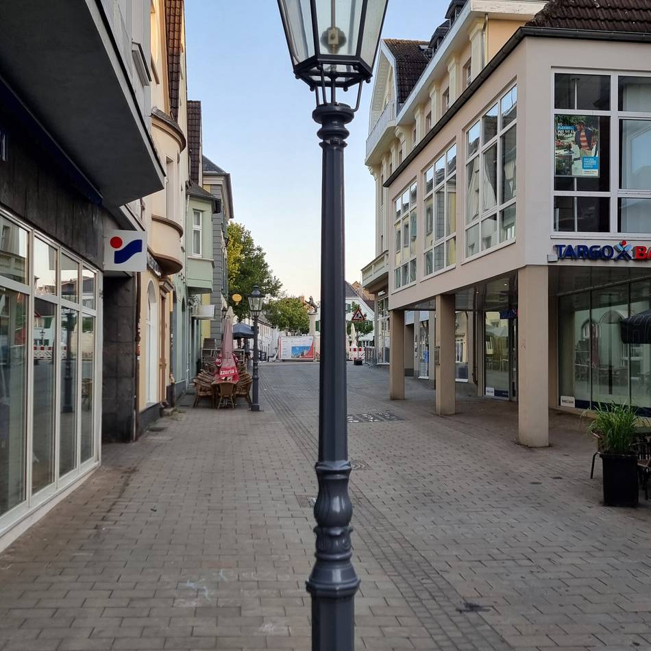 Neue Farbe für Altstadtlaternen: Achtung „Frisch gestrichen“