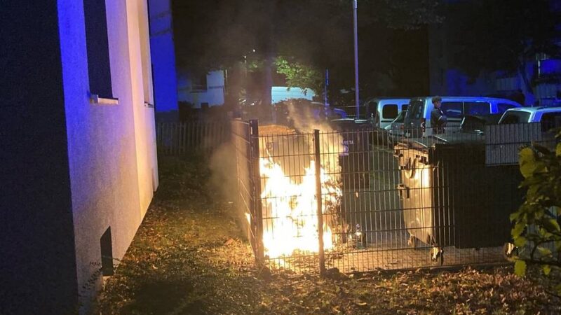 Kriminalität in Monheim: Erneut brennen Mülltonnen im Berliner Viertel