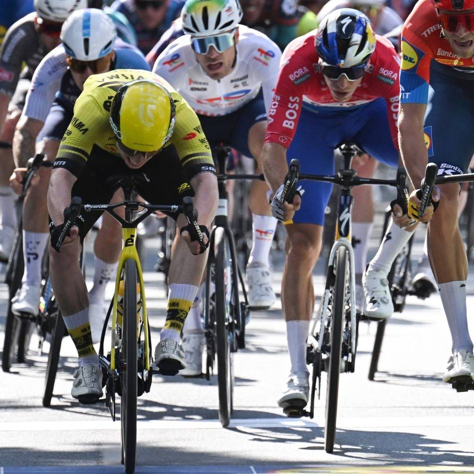 Brite triumphiert: Brennan gewinnt erste Etappe der Deutschland Tour – Lipowitz tritt als Helfer auf