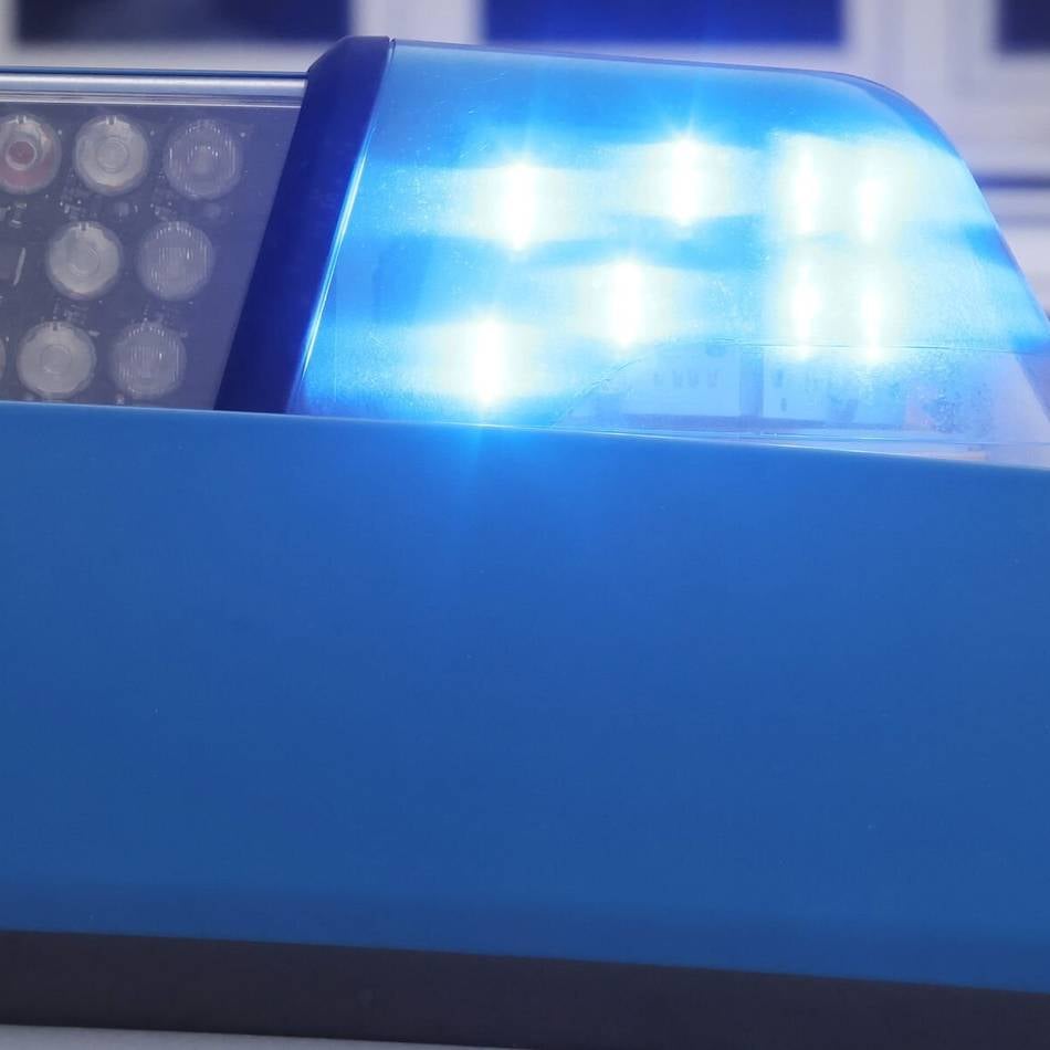 Unfallflucht in Dinslaken: Zusatzspiegel abgefahren – Polizei ermittelt