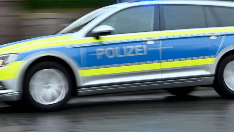 Vorfall in Moers: Exhibitionist belästigt Frau an Bushaltestelle
