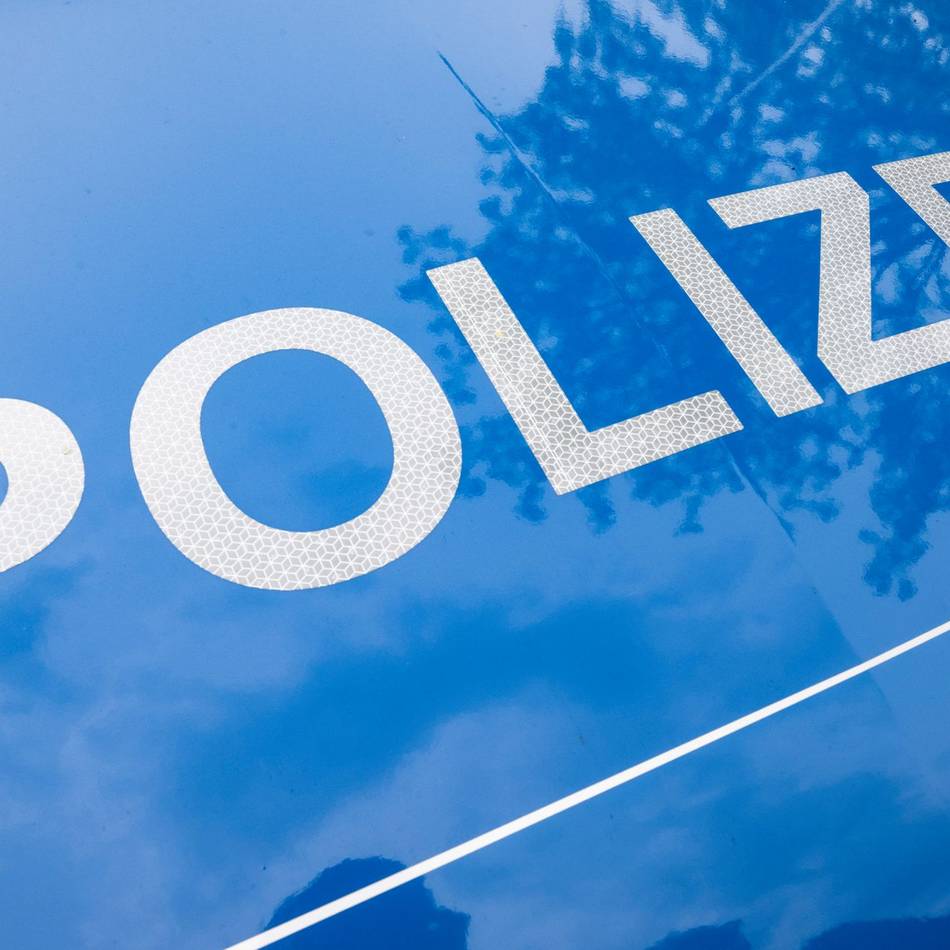 Polizei sucht Zeugen: Autodiebe stehlen Porsche in Langenfeld