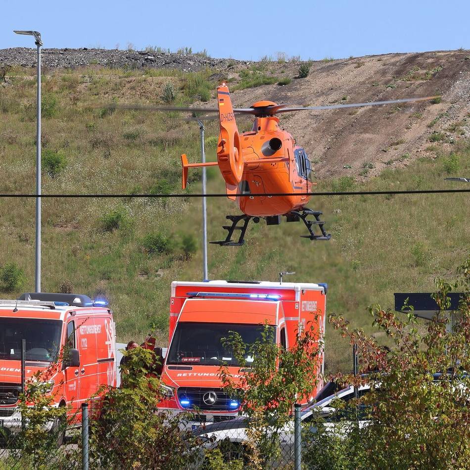 Zentraldeponie Düsseldorf-Hubbelrath: Mann auf Mülldeponie verschüttet – Lebensgefahr