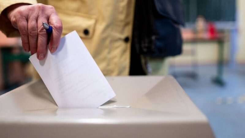 Vorbereitungen zur Kommunalwahl in Wermelskirchen: Stimmzettel sind im Rathaus eingetroffen