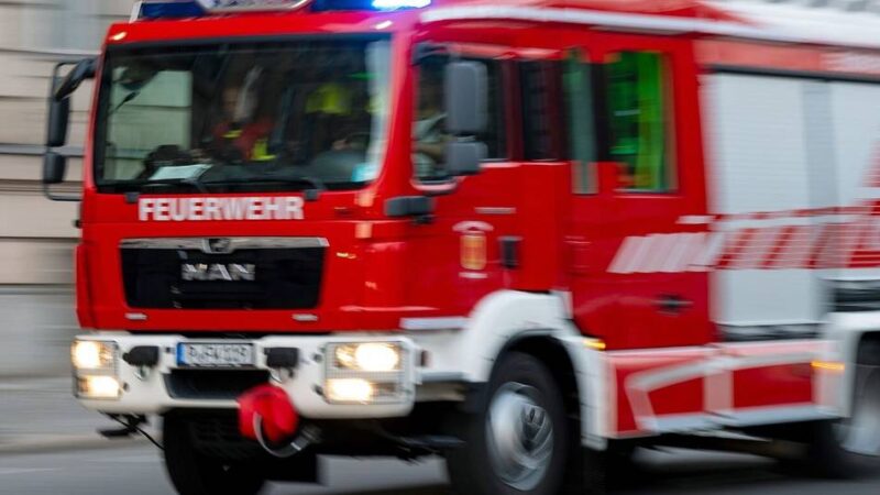 Brand in Kellersauna in Wermelskirchen: Feuerwehr löscht Kellerbrand in Dhünn
