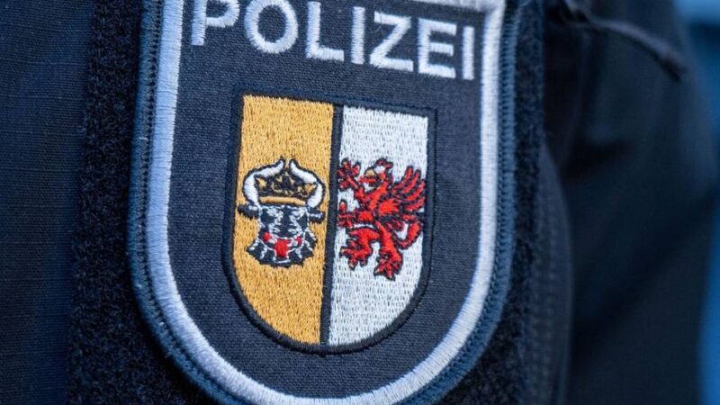Zeugen gesucht in Mönchengladbach: 86-jährige Fußgängerin nach Unfall schwer verletzt