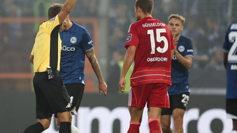 Oberdorf-Rot und fragwürdiger Strafstoß: 1:5 – Fortuna geht zum Auftakt bei Arminia Bielefeld dramatisch unter