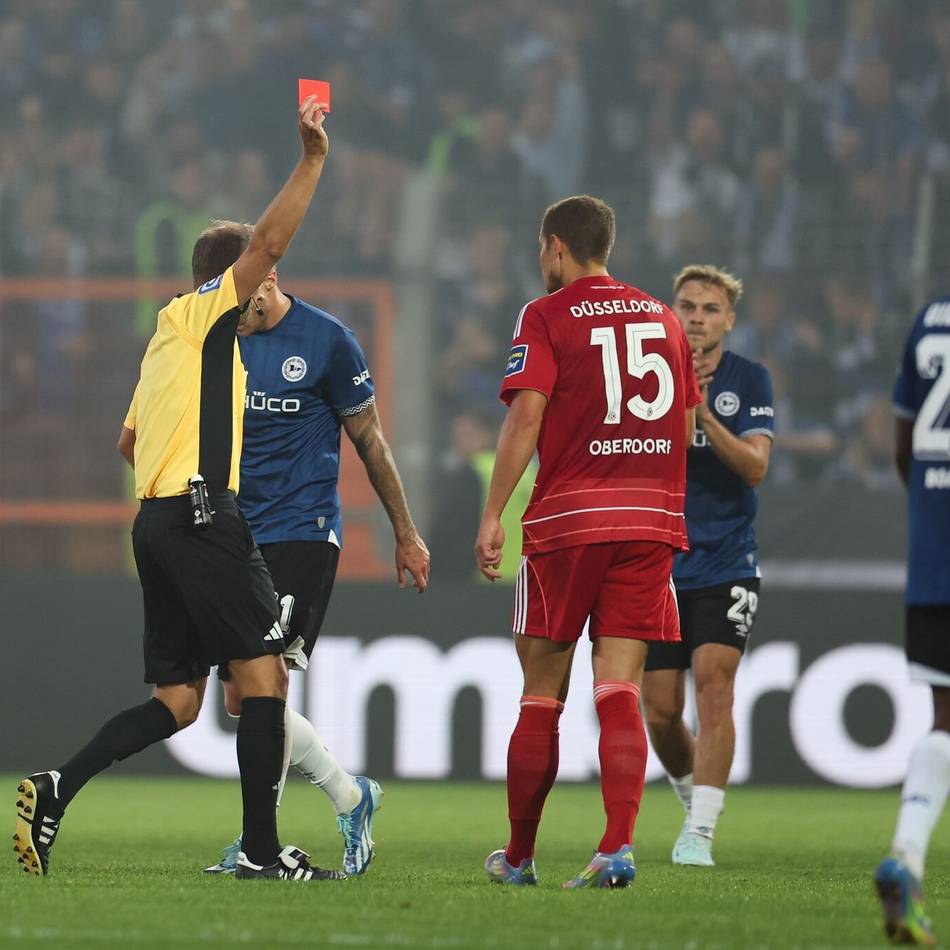 Oberdorf-Rot und fragwürdiger Strafstoß: 1:5 – Fortuna geht zum Auftakt bei Arminia Bielefeld dramatisch unter