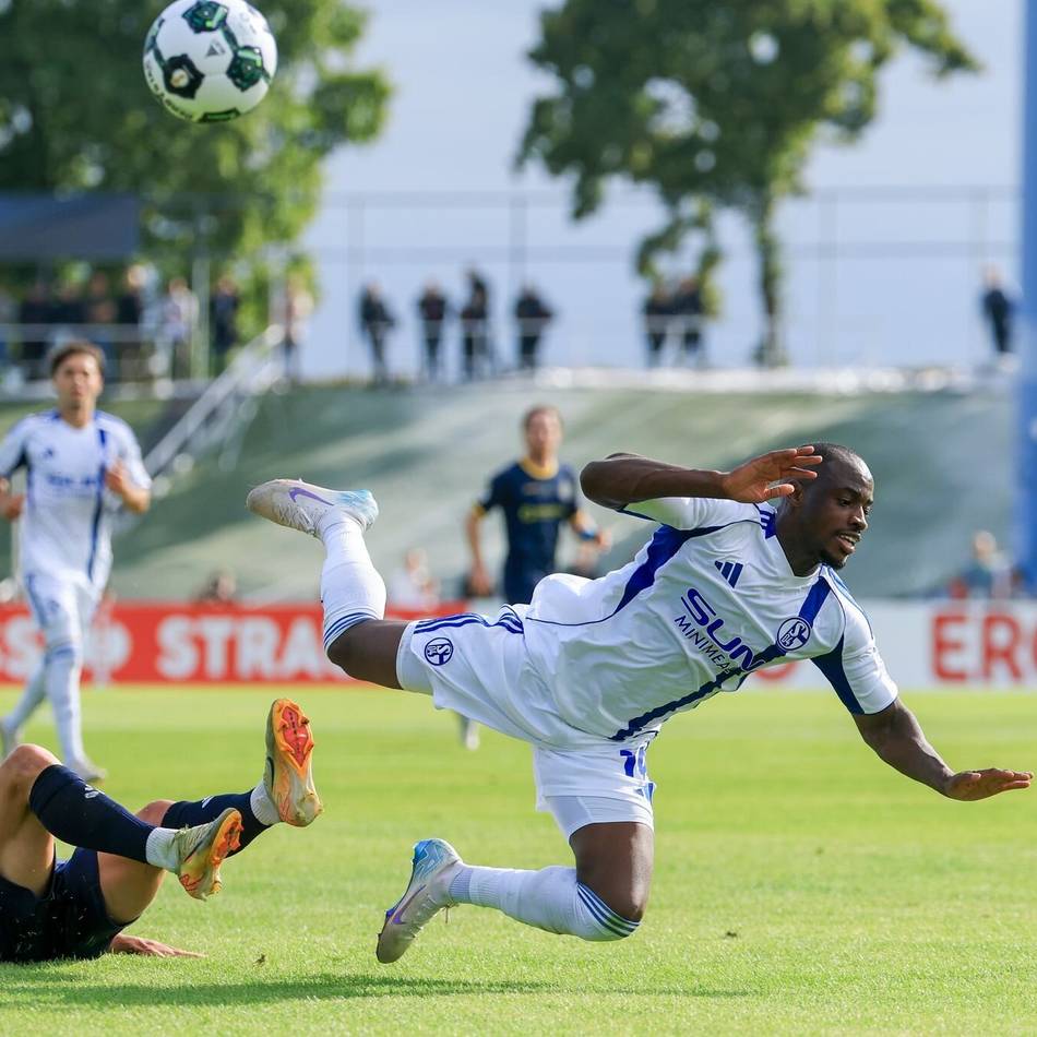 „Ich hoffe, die Person denkt noch mal über diese Worte nach“: Rassismus-Vorfall im Pokal – Schalkes Antwi-Adjei erstattet Anzeige