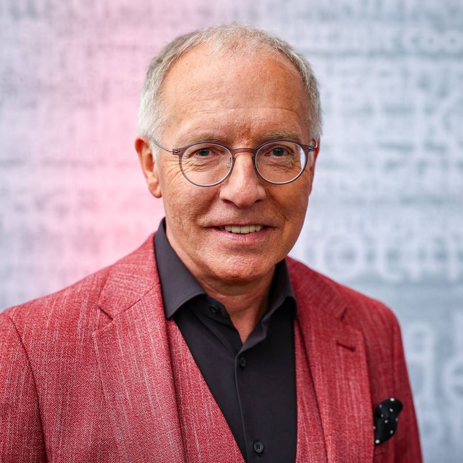 Landesverdienstorden für Prof. Karl-Rudolf Korte: Ehrung für herausragenden Politologen der Uni Duisburg-Essen