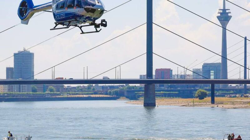 Rettung durch Polizeiboot: Person im Rhein – Großeinsatz am Freitagabend in Düsseldorf