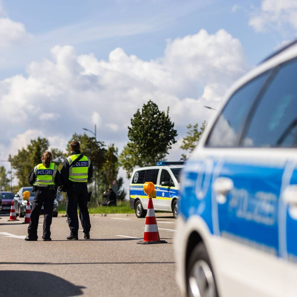 Bei der Uedemer Auffahrt: Bundespolizei vollstreckt Haftbefehl bei Grenzkontrolle auf der A57