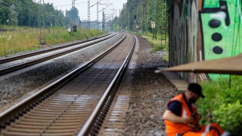 Kabelbrände in Düsseldorf : Neun Anschläge auf Bahnstrecken in NRW seit 2020