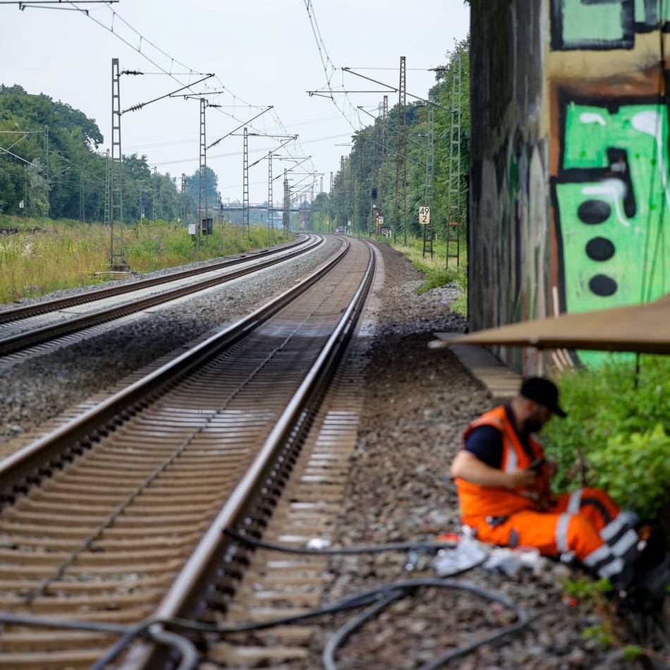 Kabelbrände in Düsseldorf : Neun Anschläge auf Bahnstrecken in NRW seit 2020
