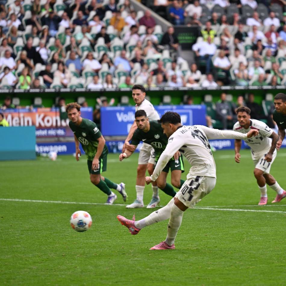 Amiri gleicht spät aus: Wolfsburg verpasst auch unter neuem Coach Heimsieg