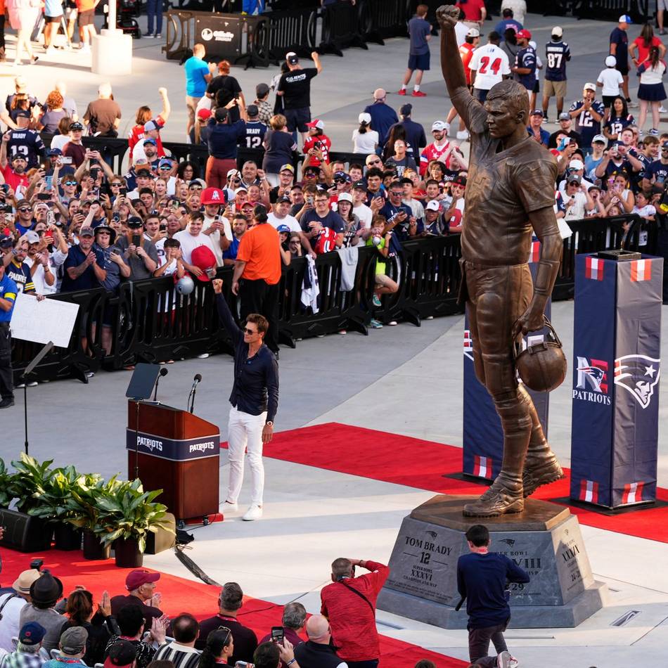 American Football: Brady in Bronze: Patriots ehren Quarterback mit Statue