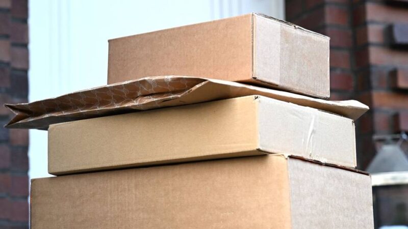 Verbraucherschützer warnen: Gurkenglas statt Smartphone – immer mehr Fälle von Paketbetrug