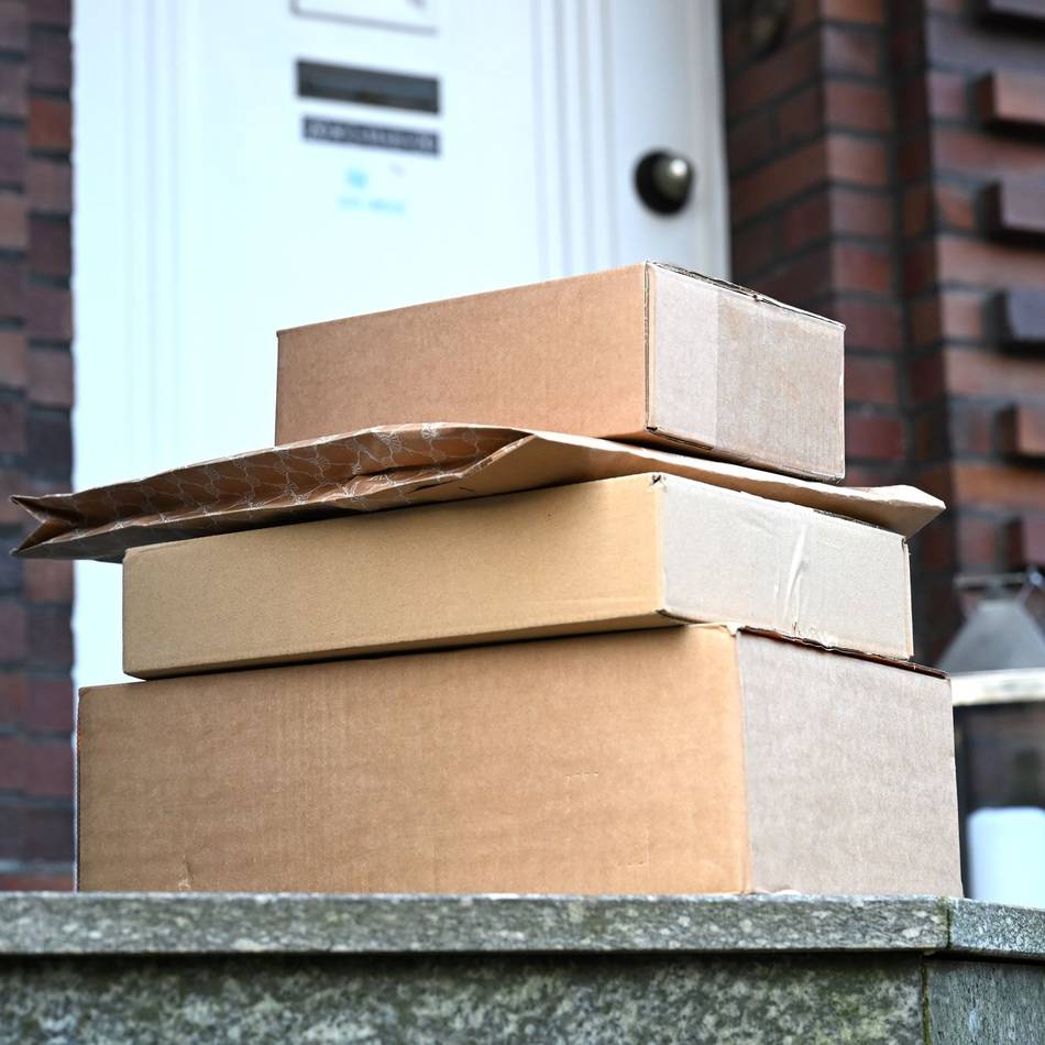Verbraucherschützer warnen: Gurkenglas statt Smartphone – immer mehr Fälle von Paketbetrug