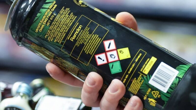 Dezernent warnt vor Gefahren: Leverkusen verbietet Lachgas für Jugendliche