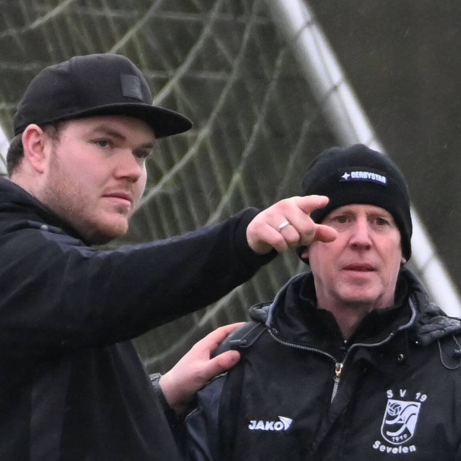 Auftakt am Freitag gegen den FC Aldekerk: Trainer Fabian Maas hat beim SV Sevelen weiter eine Menge Arbeit