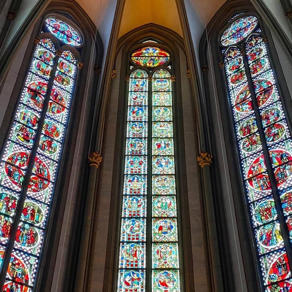 Kriegsende in Mönchengladbach: Wie das Bibelfenster der Basilika den Bomben entkam