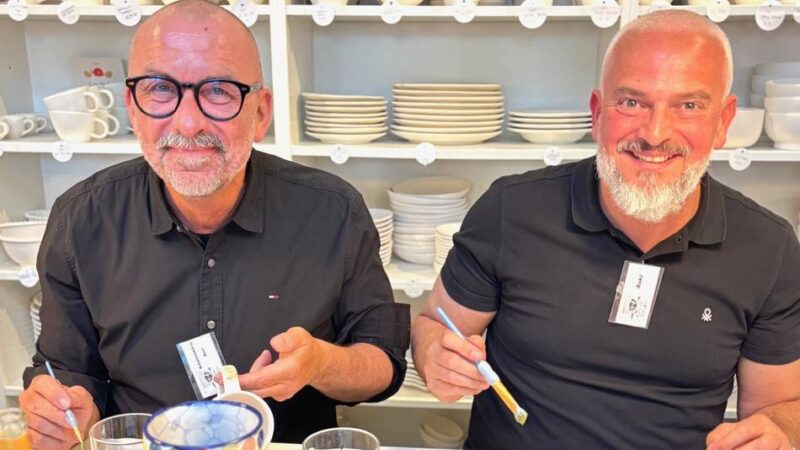 Bei Versteigerung : Neusser Schützenkönigs-Bierkrüge erzielen Top-Preis