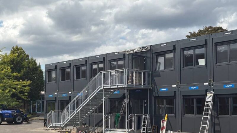 Mehr Schüler in Meerbusch: Containerbauten an der Gesamtschule wachsen