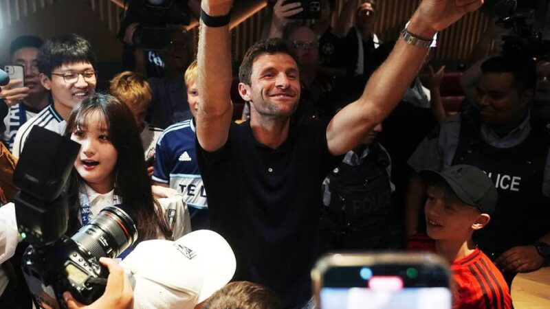 „Zukunft gestalten“: Müller in Vancouver – Häuptling und Fan-Gesänge zur Begrüßung